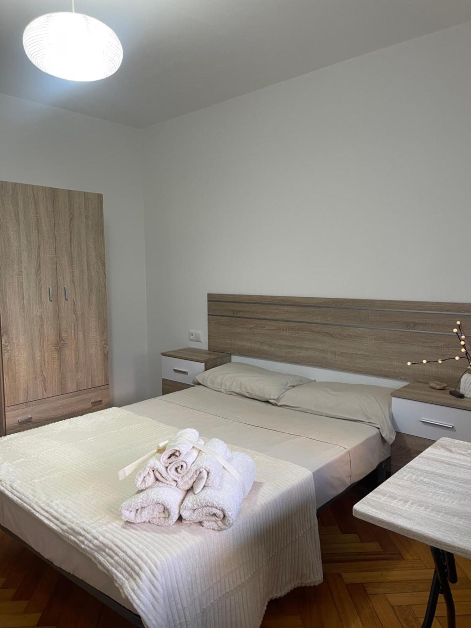 Disfruta De Exclusiva Habitacion Privada, A 5 Minutos De La Playa 比戈 外观 照片