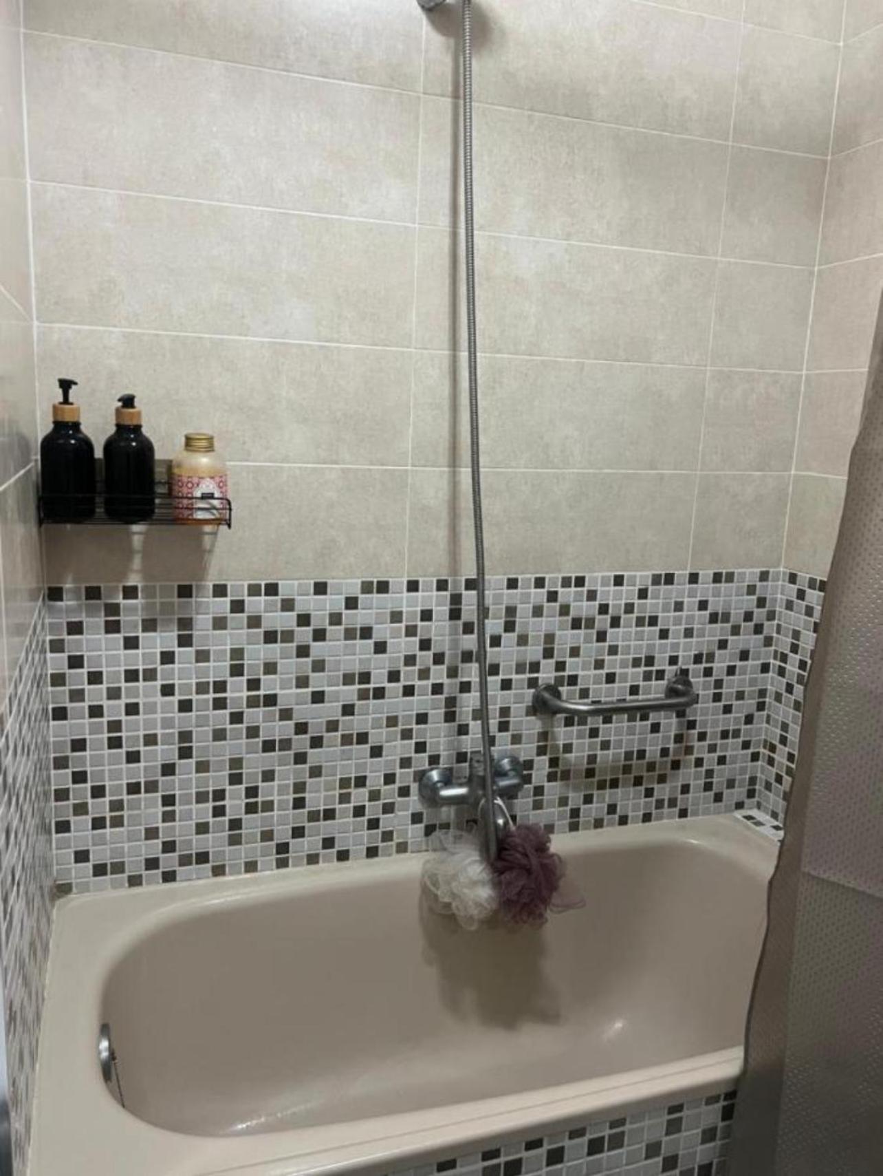 Disfruta De Exclusiva Habitacion Privada, A 5 Minutos De La Playa 比戈 外观 照片